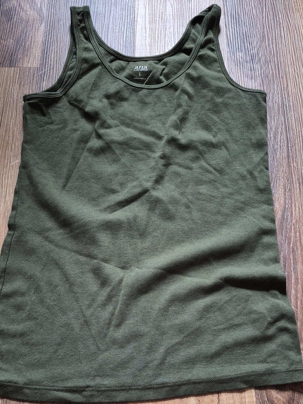 a.n.a a new approach Olive Green Scoop Neck Classic Layering Tank Top Size Large